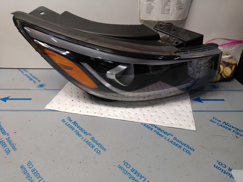 2020 KIA Sedona Right Headlight Assembly Black Halogen LED OEM 663554