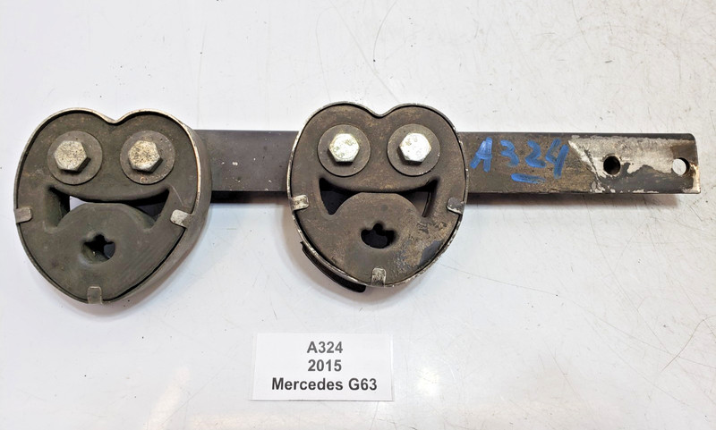 ✅03-18 OEM Mercedes W463 G63 AMG Rear Right Passenger Side Exhaust Mount Bracket