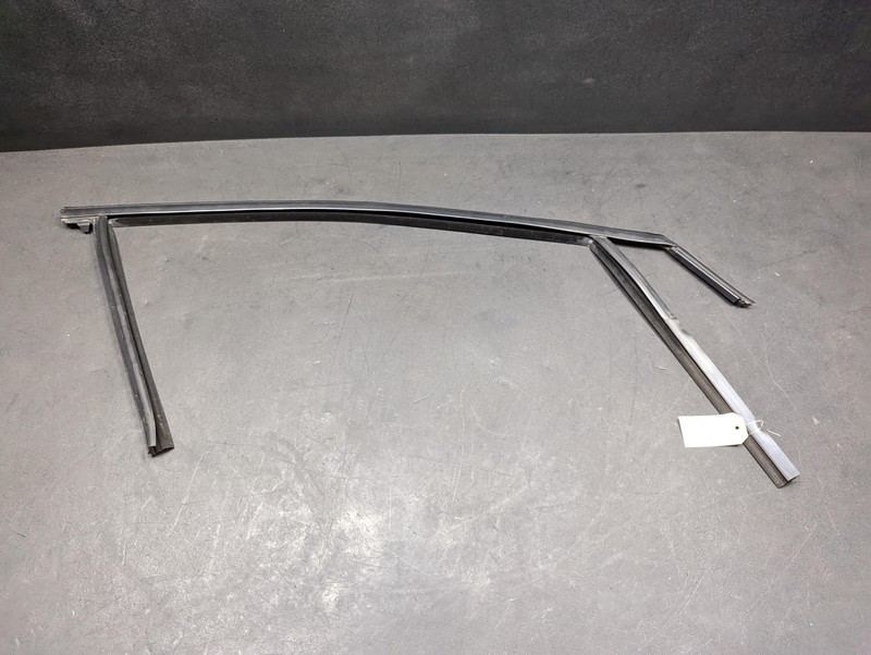 Front Right Door Window Glass Run Channel 2018 Ford Escape GJ5Z-7821596-B 17- 19