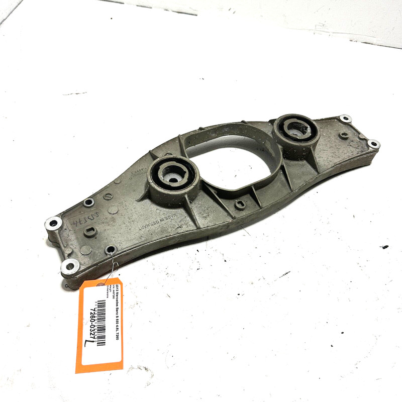 Mercedes W221 S550REAR DIFFERENTIAL DIFF SUPPORT BRACKET OEM 2012-2013