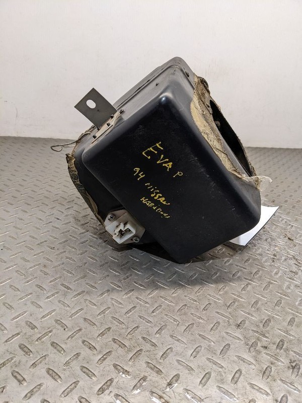 NISSAN PICKUP 1994 AC Evaporator Housing 1173921