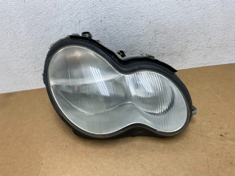 2001 - 2004 Mercedes-Benz C Class Halogen Right Passenger Headlight OEM AE3038