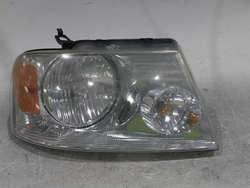 2007-2008 Ford F150 Pickup Right Headlight Assembly Red OEM 68246 Used