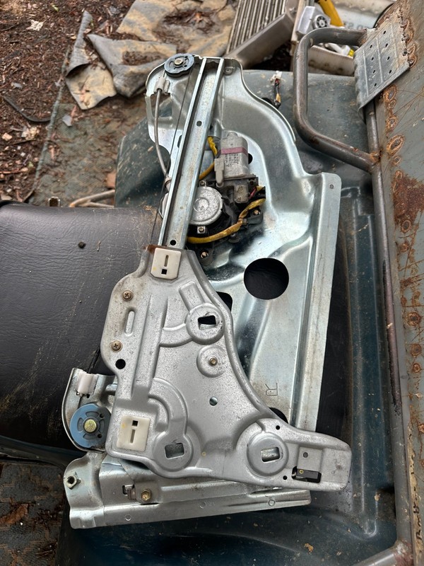 00-05 MITSUBISHI ECLIPSE SPYDER 2G RH REAR QUARTER WINDOW REGULATOR W/ MOTOR