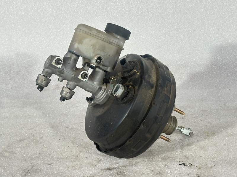2003-2007 Toyota Sequoia 4.7L Brake Booster Master Cylinder OEM 2 Sensor