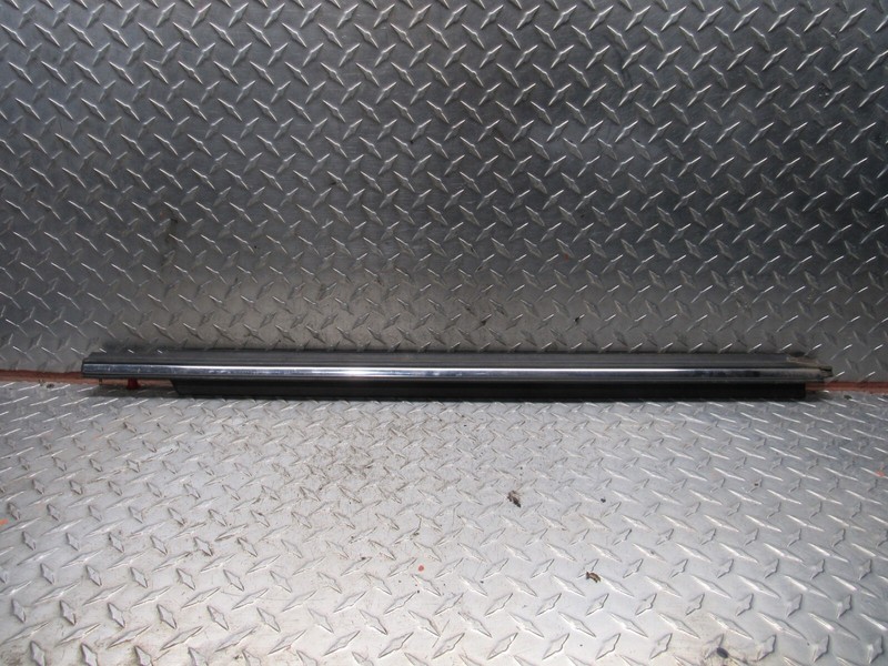 2002 MERCURY GRAND MARQUIS RIGHT PASSENGER FRONT DOOR MOLDING TRIM