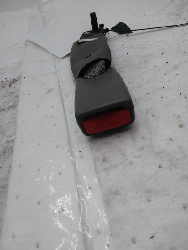 2017 Ford F150 Pickup OEM Grey Seat Belt Center Buckle - 156k Miles