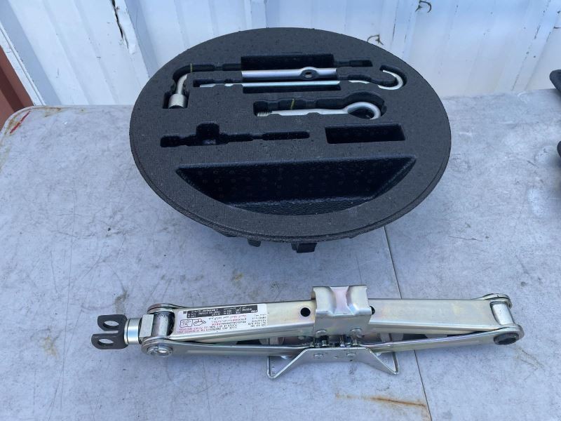 JACK WITH TOOLS AND FOAM HOLDER FITS 2019 HONDA HR-V 39380