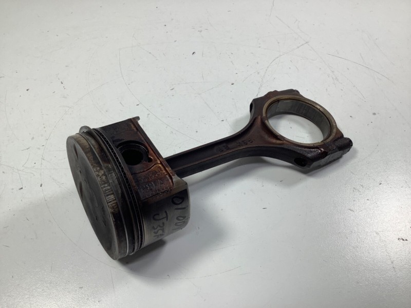 99-01 Honda Odyssey Piston & Connecting Rod P8F 13010-P8F-A01 OEM