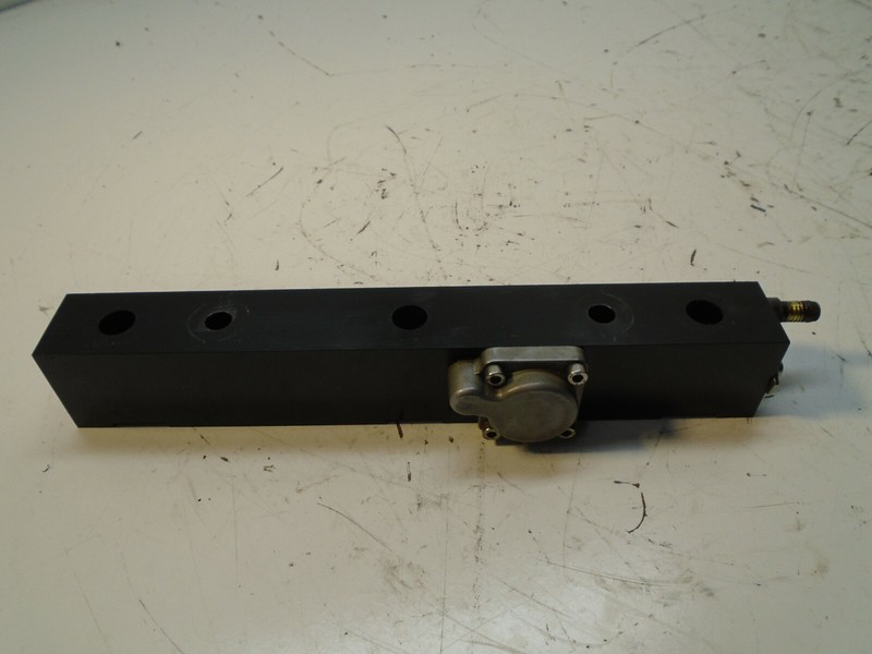 STARBOARD FUEL RAIL 884430T07 MERCURY MARINER OUTBOARD 2003-2004 PRO XS 250 HP