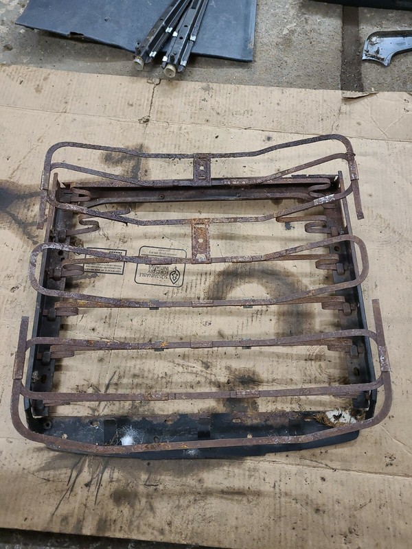 MERCEDES-BENZ W114W115FRONT LEFT SIDESEAT UPPERSPRING 220 D/8