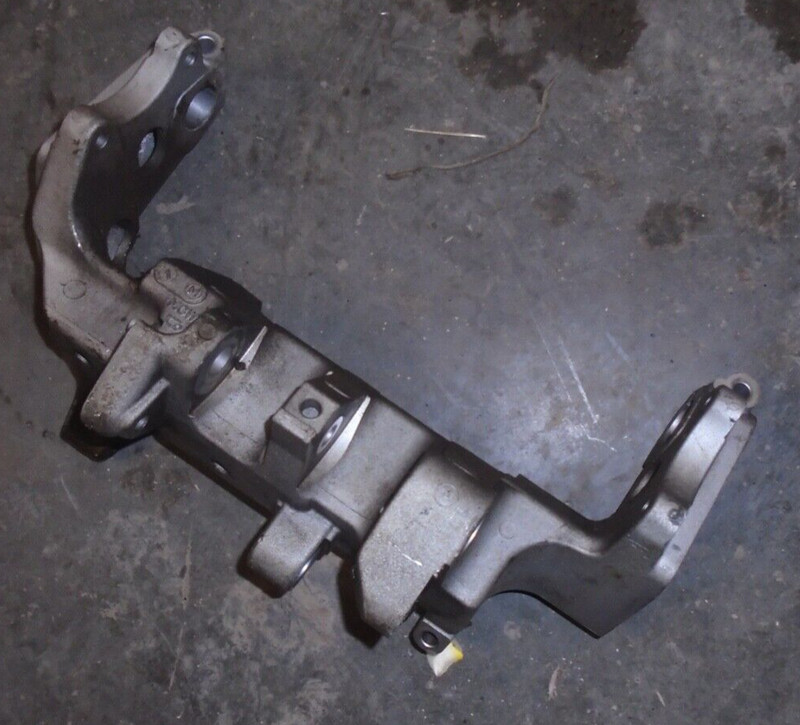 02 Honda VFR 800 VFR800 Interceptor Engine Frame Swingarm Mounting Bracket Brace