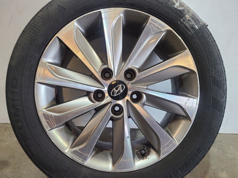 Wheel 17x7 Exposed Lug Nuts 10 Spoke Alloy Directional Fits 15-17 SONATA 582805