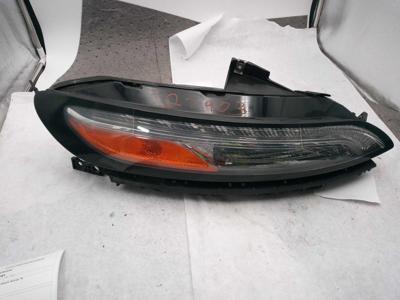 2014 Jeep Cherokee Right Headlight Assembly White 699235 Used 70K Miles