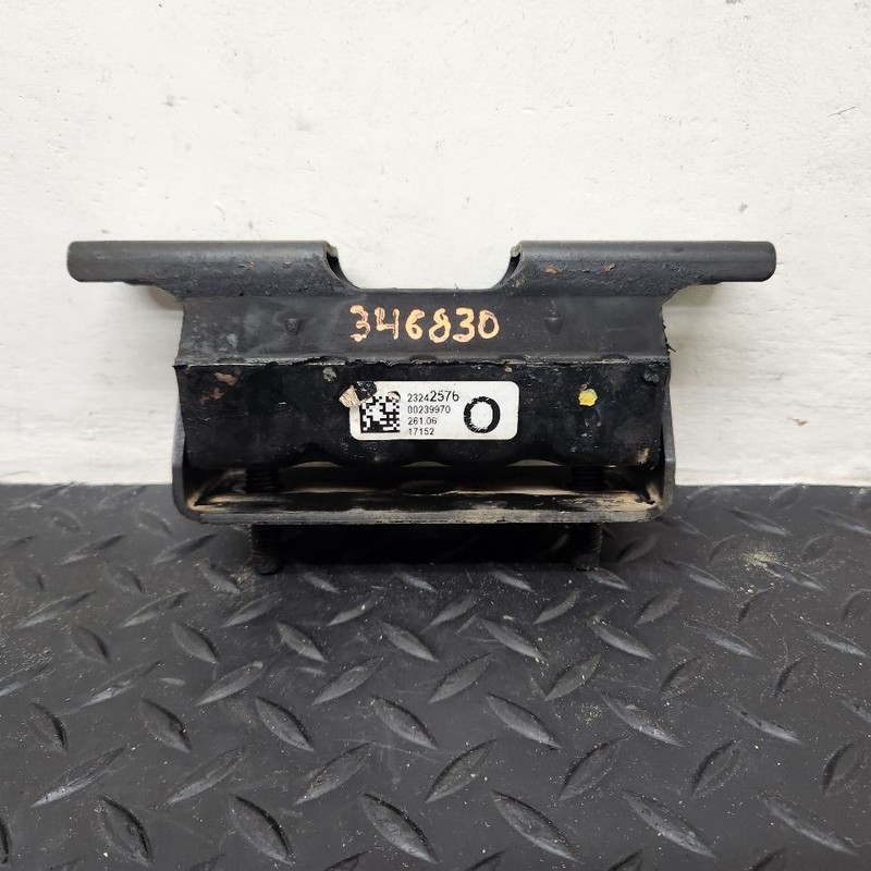 15-20 GMC Yukon 6.2L Transmission Mount OEM 23242576