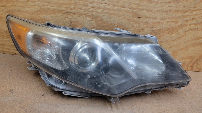 2012 - 2014 TOYOTA CAMRY Front Right RH SIDE HALOGEN HEADLIGHT OEM