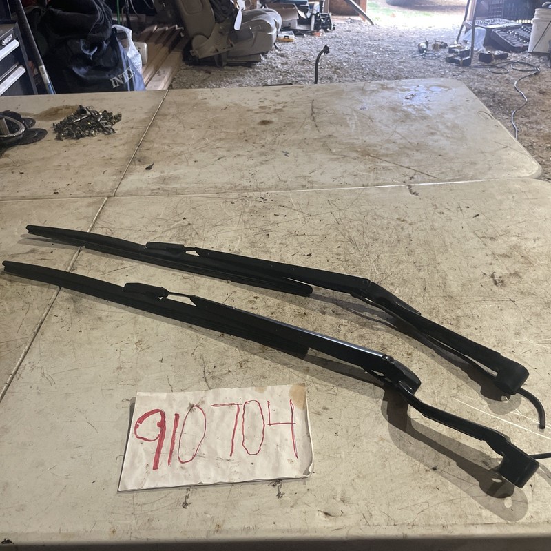 2006-2011 CADILLAC DTS LEFT & RIGHT WINDSHIELD WIPER ARM SET OEM