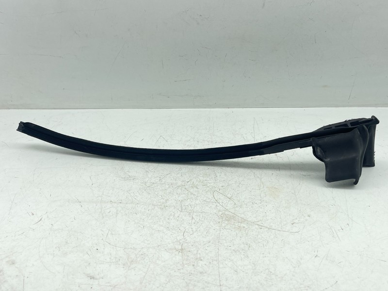 16-19 BUICK CASCADA PASSENGER SIDE QUARTER WINDOW SEALING STRIP 13402213 OEM