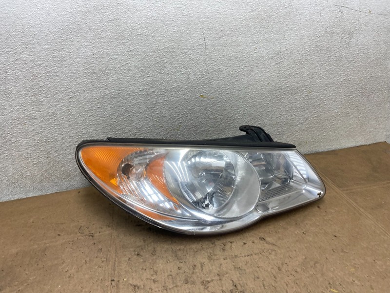 2007 2008 2009 2010 Hyundai Elantra Right Passenger Side Headlight OEM Y7173 DW