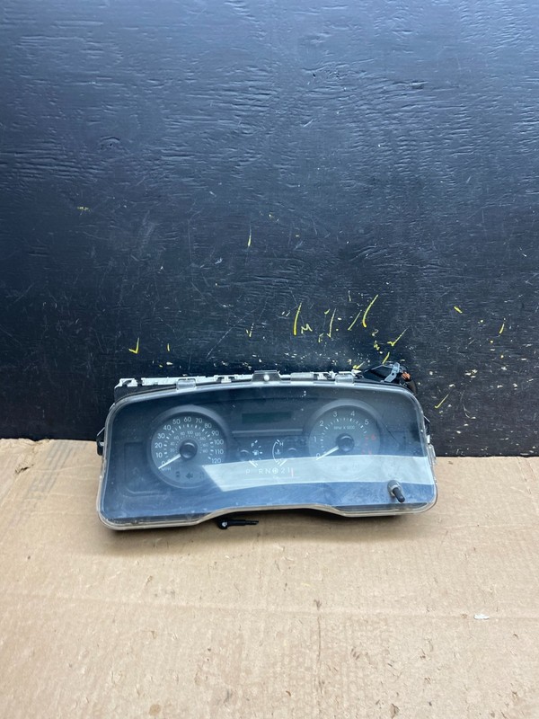 2009 to 2010 Mercury Marquis Speedometer Cluster Gauge Oem Z1586 DG