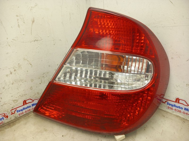02 03 04 TOYOTA CAMRY PASSENGER RIGHT TAIL LIGHT