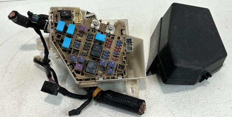 2006-2008 MAZDA Miata MX-5 ENGINE FUSE BOX COVER LID OEM *Cracked Clip*