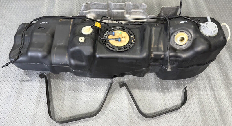 ✅ 2014-2019 RAM 1500 3.0L OEM DIESEL FUEL TANK RESERVOIR 26-Gal w/ PUMP BRACKETS