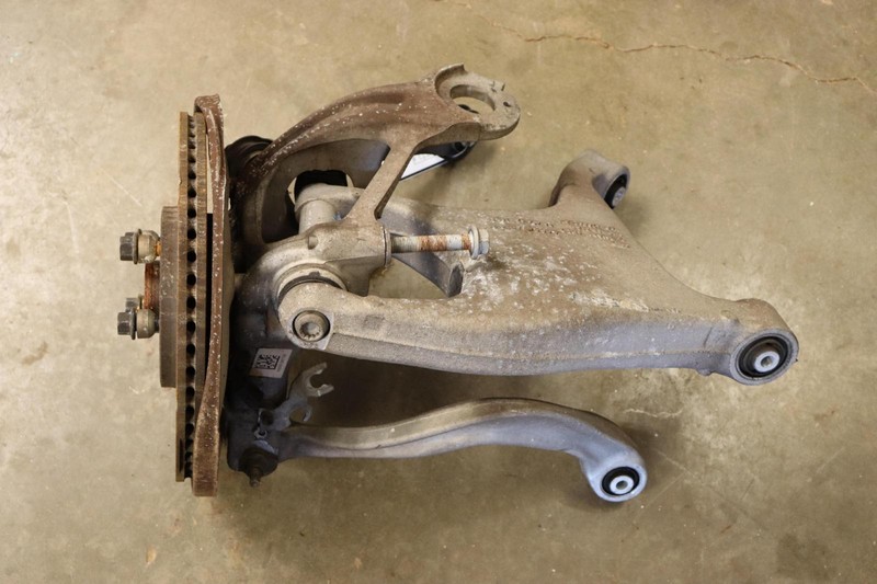 2015-2018 PORSCHE MACAN AWD REAR RIGHT SPINDLE KNUCKLE HUB W/ CONTROL ARMS OEM