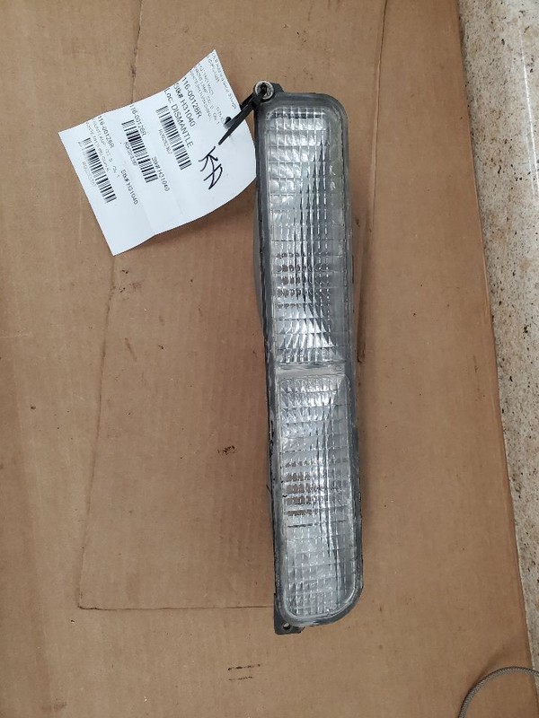 Passenger Corner/Park Light Park Lamp-turn Signal Fits 76 BUICK 283387