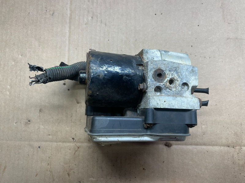 2004-07 Chevrolet Express ABS Pump Control OEM 13567136 Module Q1434 DG