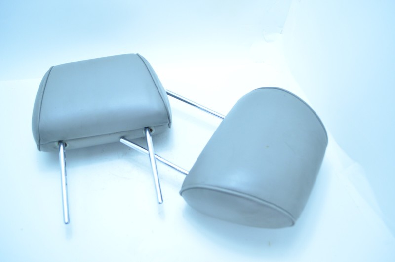 98-05 LEXUS GS300 FRONT LEFT / RIGHT SEAT HEADREST SET OEM