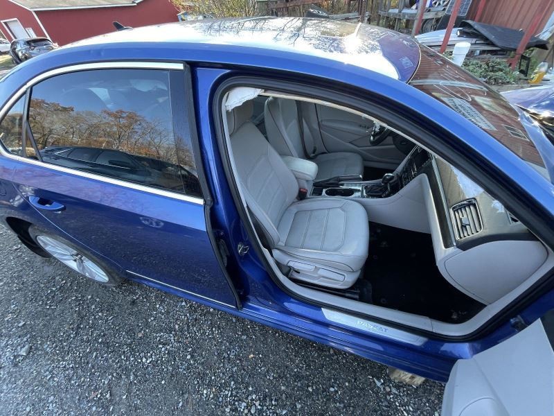 2012-2019 VOLKSWAGEN PASSAT RIGHT ROCKER W/POST BLUE PC:0A0A 66K -SPORT- 50940