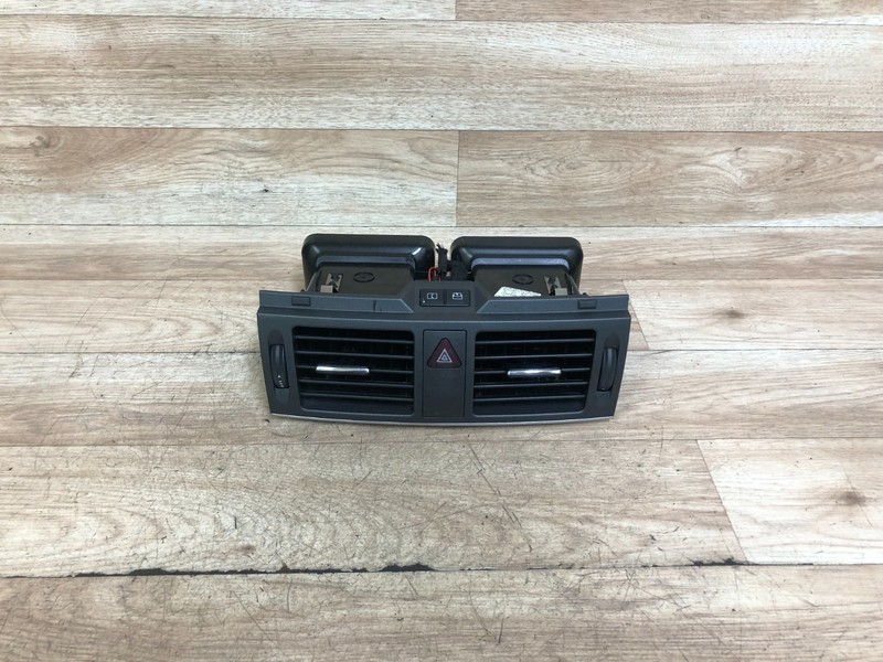 MERCEDES BENZ W204 C300 C350 OEM FRONT CENTER DASHBOARD AC VENT GRILLE 08-11