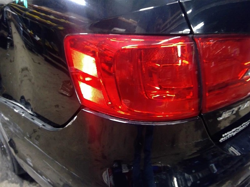 Driver Tail Light Sedan Base Incandescent Lamps Fits 11-14 JETTA 1754456