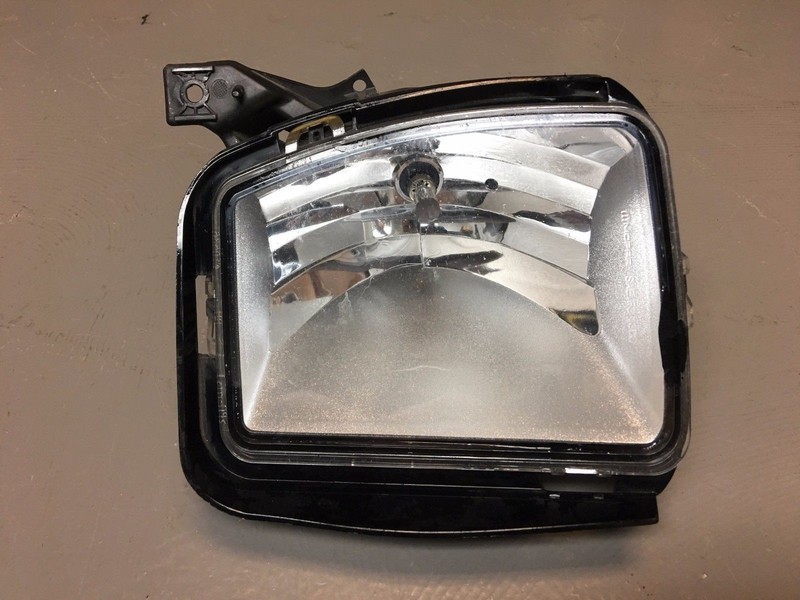 DODGE RAM 1500 RH FOG LIGHT 2013-2018W/BRACKET USED 68104820AB