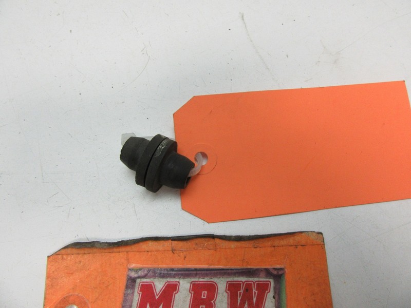 SET OF 2 RUBBER GROMMET MOUNT A/C CONDENSER AC CONDENSOR AIR ESCAPE MARINER