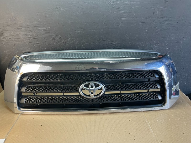 2007 to 2009 Toyota Tundra Front Upper Grill Grille W/ Emblem OEM AE3591 DG