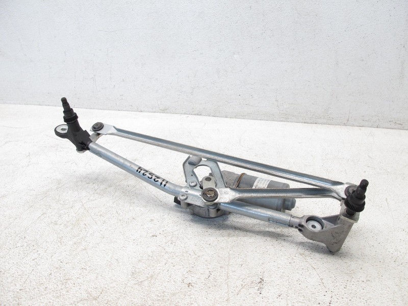 12-15 BMW E84 X1 FRONT WINDSHIELD WINDOW WIPER MOTOR LINKAGE OEM 112524
