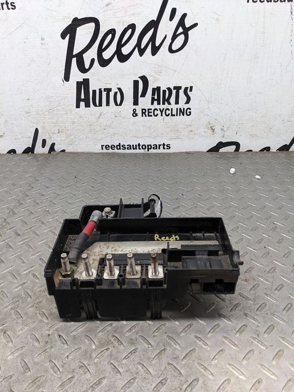 2015-20 CHEVROLET SUBURBAN BATTERY POSITIVE TERMINAL JUNCTION FUSE BLOCK 1184376