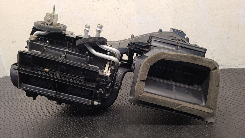 20-24 Jeep Gladiator HVAC Evaporator Heater Housing Unit Assembly OEM 68301871AA