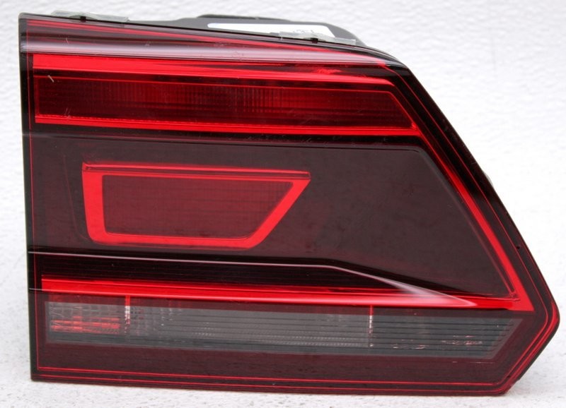 OEM 2018-2019 Volkswagen Atlas Halogen Tail Lamp Lens Chip 3CN945093A