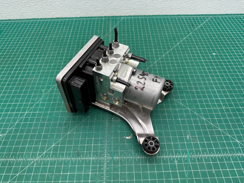 2022 BMW 540i ABS ANTI LOCK BRAKE PUMP CONTROL MODULE OEM 5A4F1E4