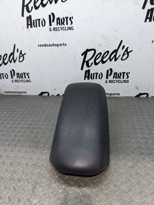 15-18 CHEROKEE Console Front Console Lid Black Leather Armrest OEM1171750