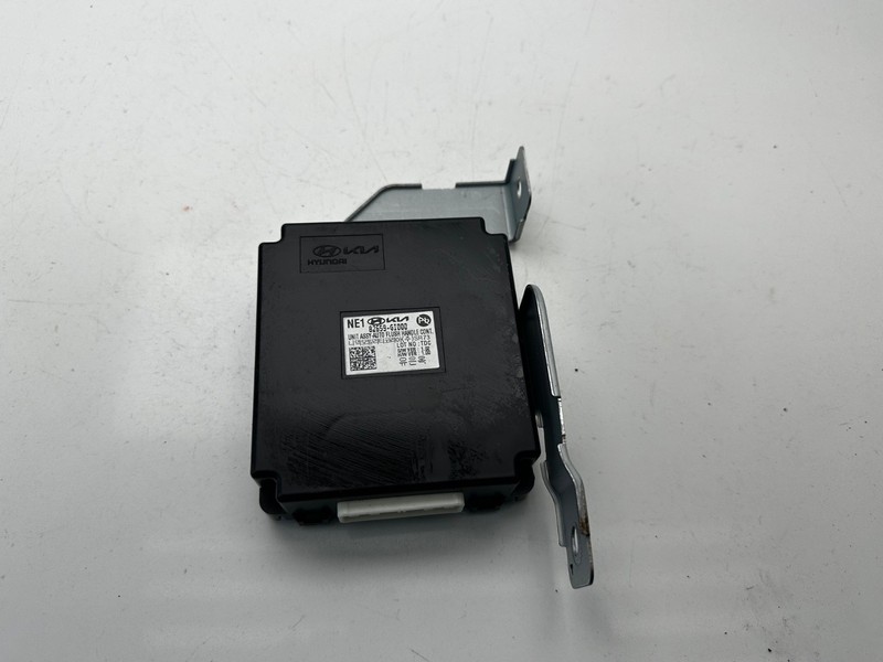 2022 - 2024 HYUNDAI IONIQ 5 FRONT LEFT FLUSH DOOR CONTROL MODULE OEM 82659GI000