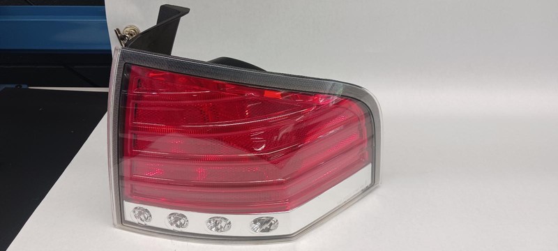 07-'10 LINCOLN MKX right passenger outer Taillight OEM Grade A!