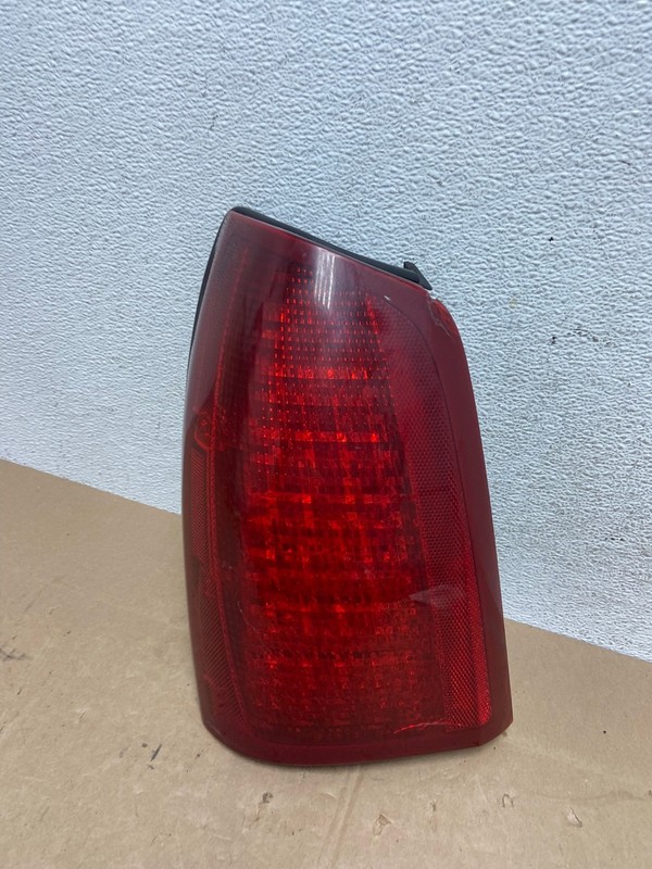 2000 to 2005 Cadillac Deville Left Driver Lh Side Tail Light Oem AE6046 LK