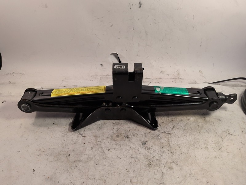 2005-2015 Kia Sportage Lift Jack 091102S100 OEM