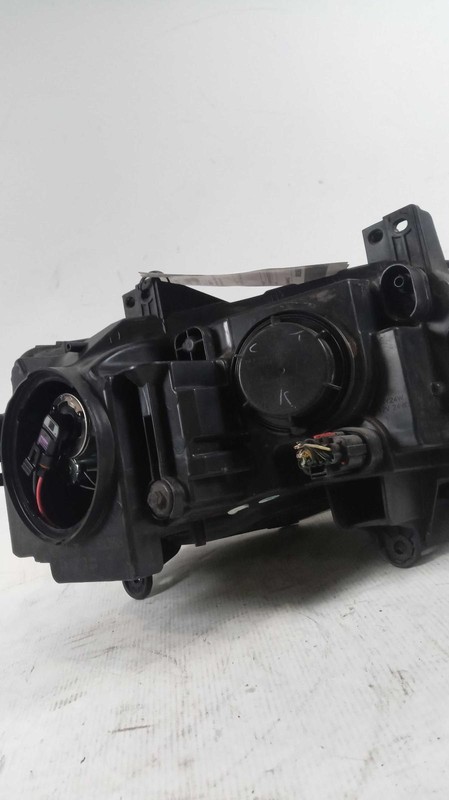 2016 Chrysler 300 Right Headlight Assembly Black OEM 247675 Used 104K Miles