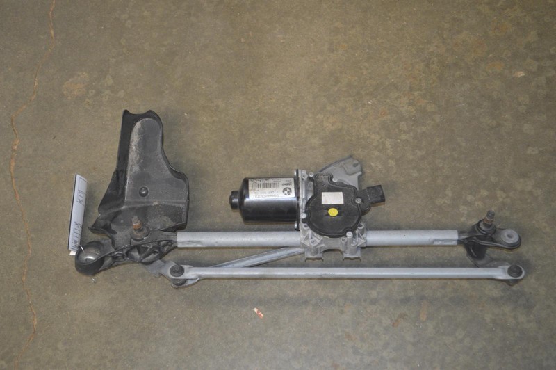 2014-2016 BMW 328I GT F34 FRONT WINDSHIELD WIPER LINKAGE MOTOR VALEO OEM