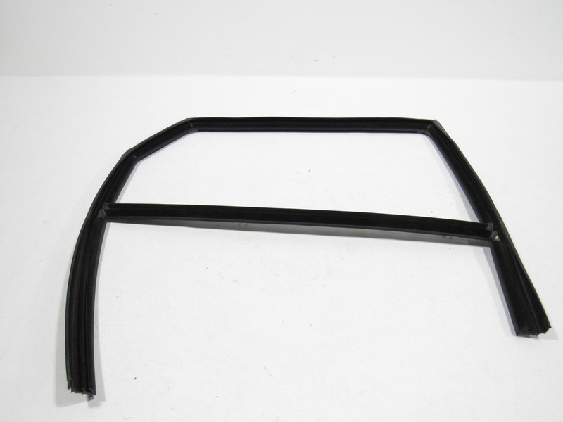 Land Range Rover Evoque 2023 Rear Right Door Window Seal Run Channel 20-24 ;:A